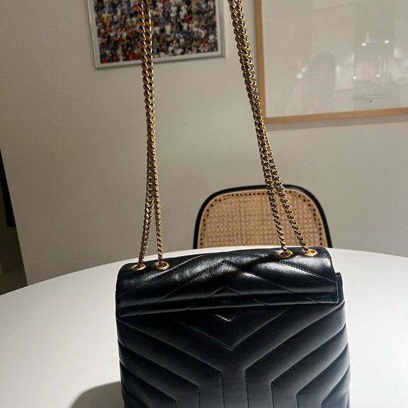 Saint Laurent - Loulou Small Leather Shoulder Bag - Black - Picture 3 of 15